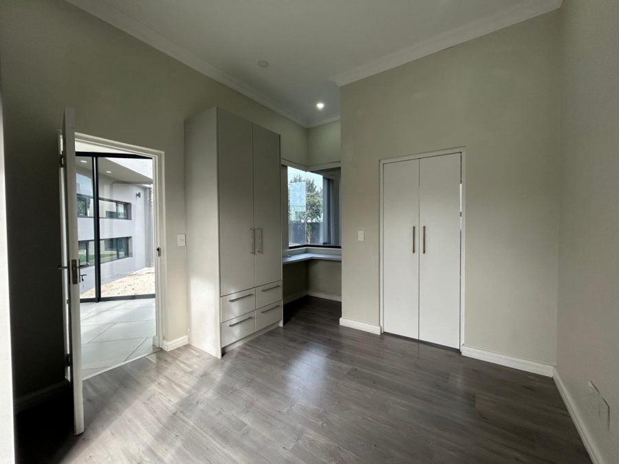 To Let 2 Bedroom Property for Rent in Royal Ascot Western Cape